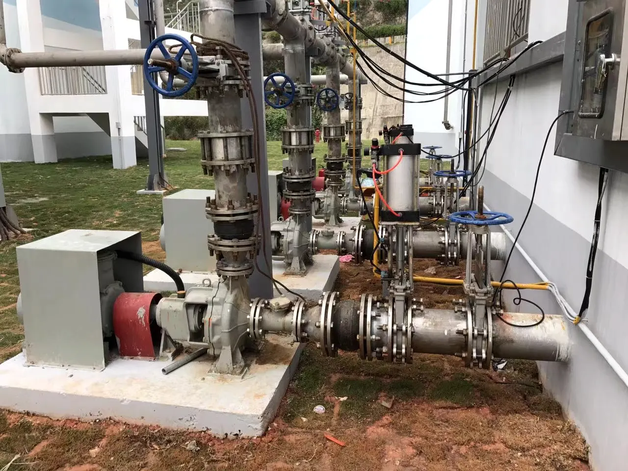 Outdoor pump station